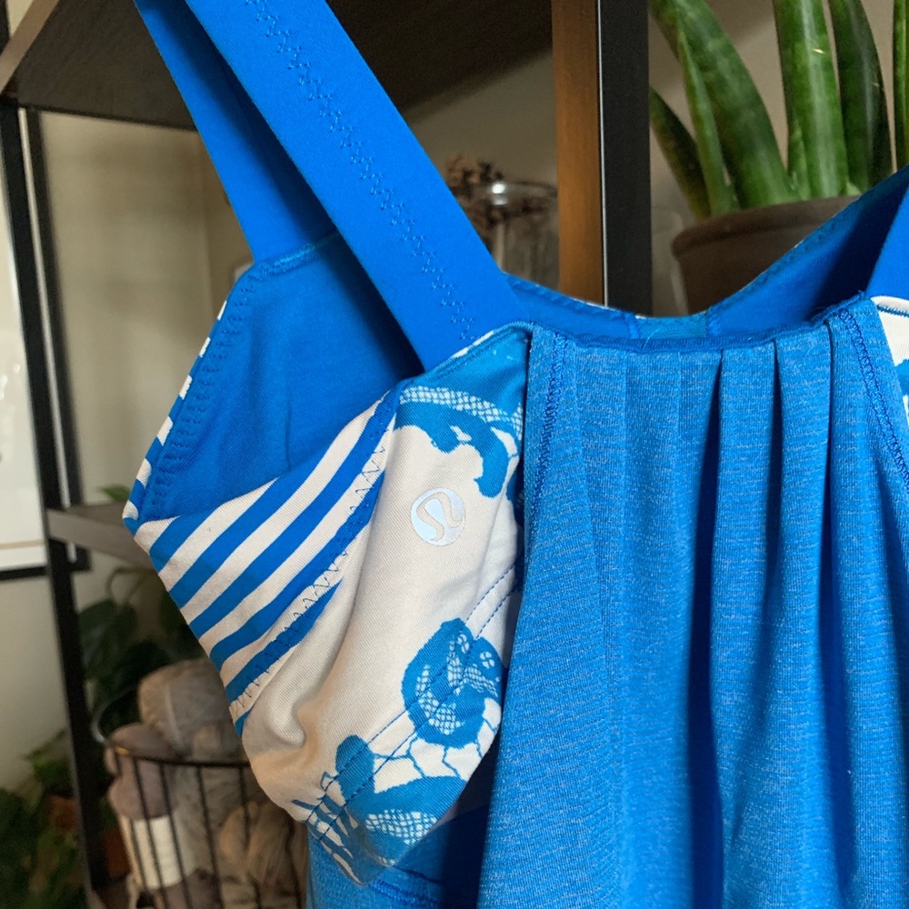 Lululemon Blue Floral Tank with Bra size 4 ๐๐๐ - Picture 6 of 7